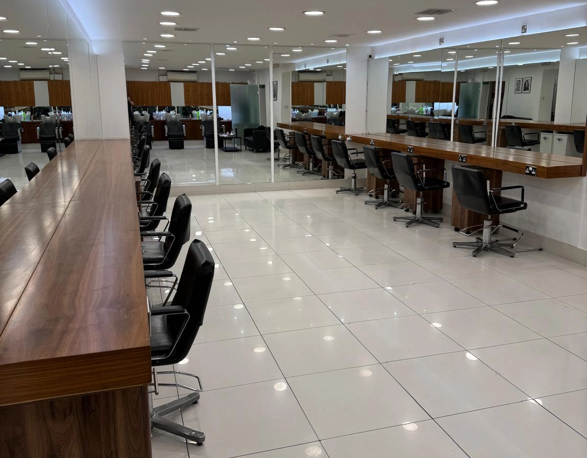 Ozzie Rizzo Mayfair Salon | Available to rent on Sundays